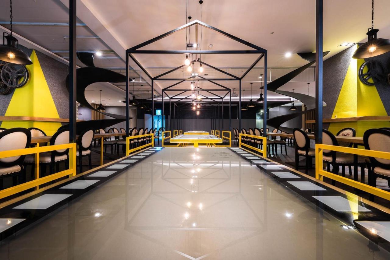 Hotel Half Taizhong Zewnętrze zdjęcie